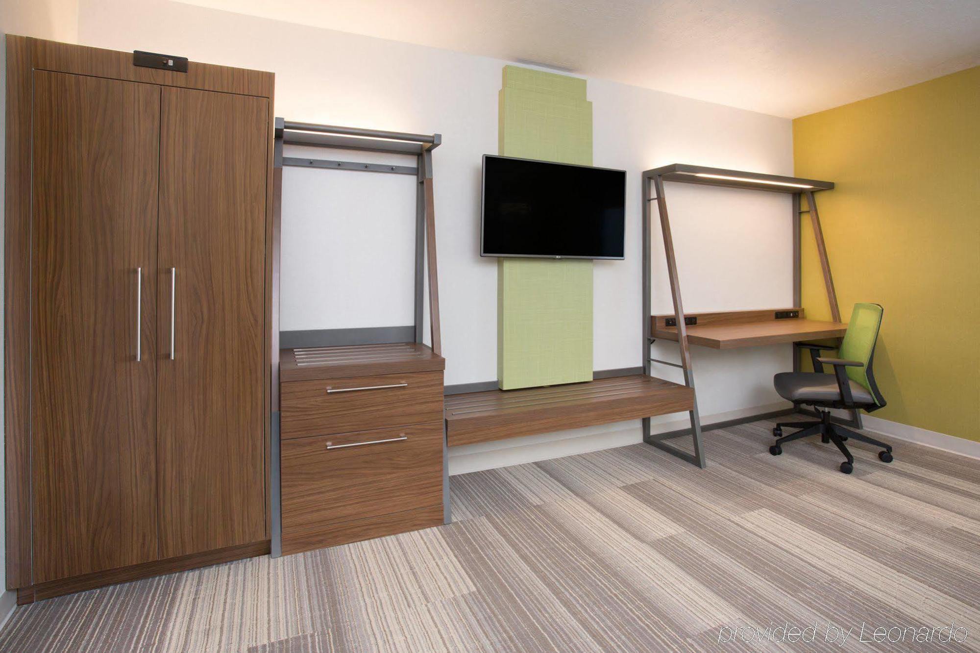 Holiday Express & By Ihg Hotel Salisbury